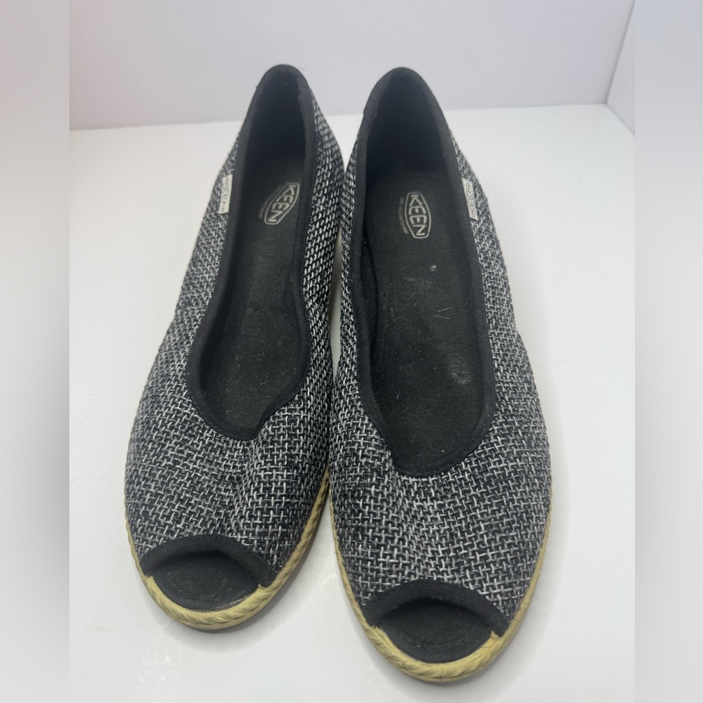 Keen Cortona Black and Gray Peep Toe Shoes Size 10